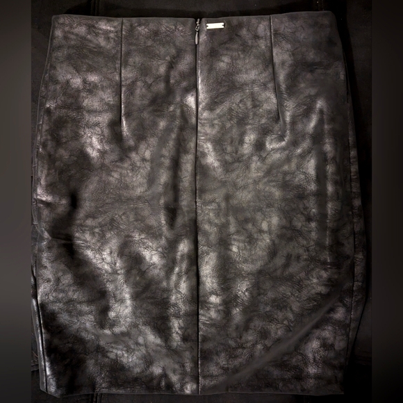 Guess Mini Skirt - Picture 2 of 7